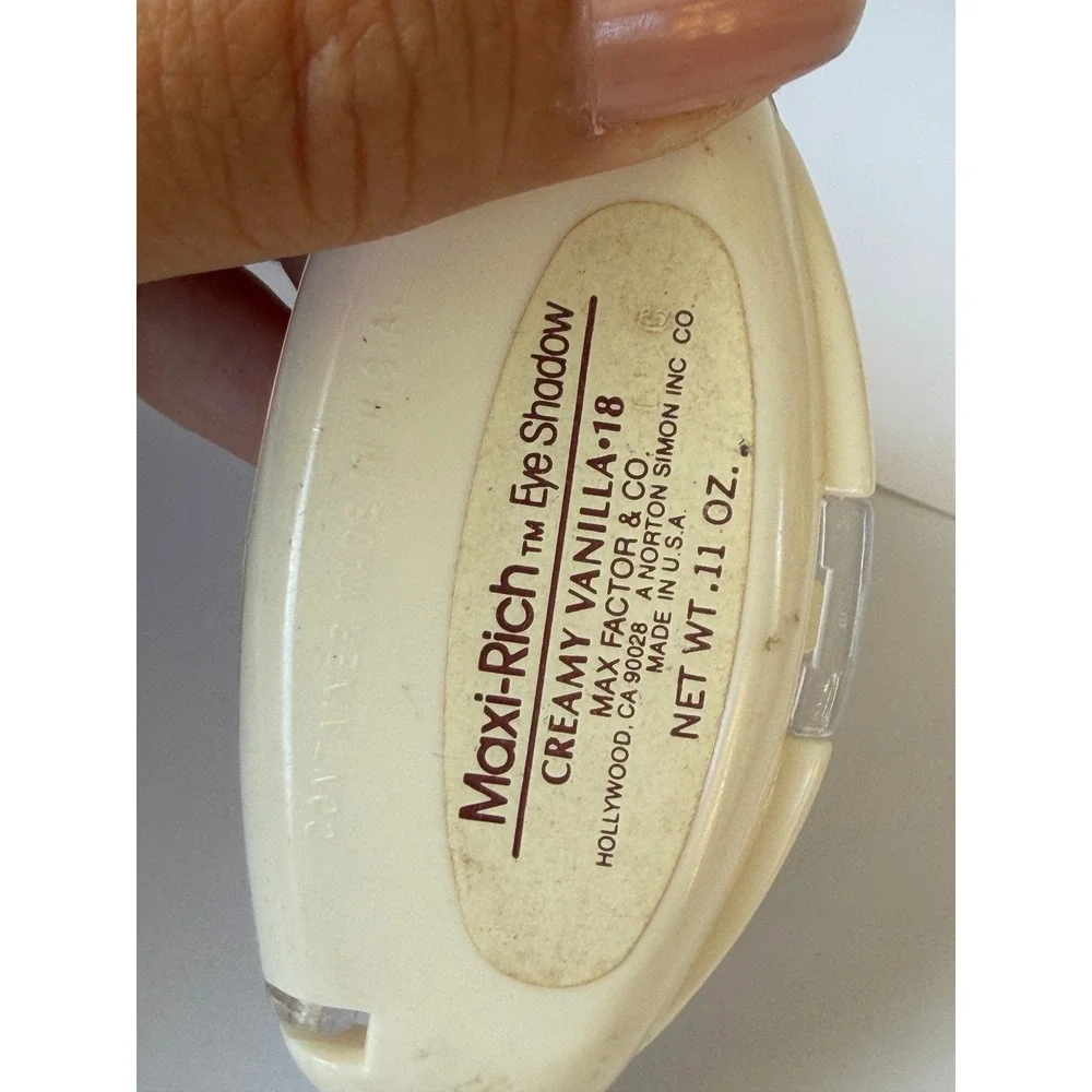 Max Factor Vintage Maxi-Rich Eye Shadow Creamy Vanilla 18 .11 oz Made in USA